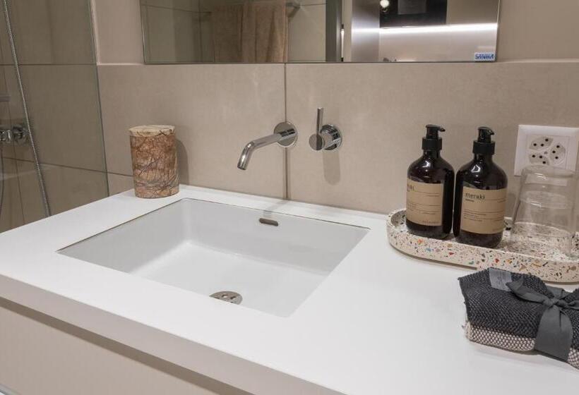 디럭스 스튜디오, Ariv Apartments Zug
