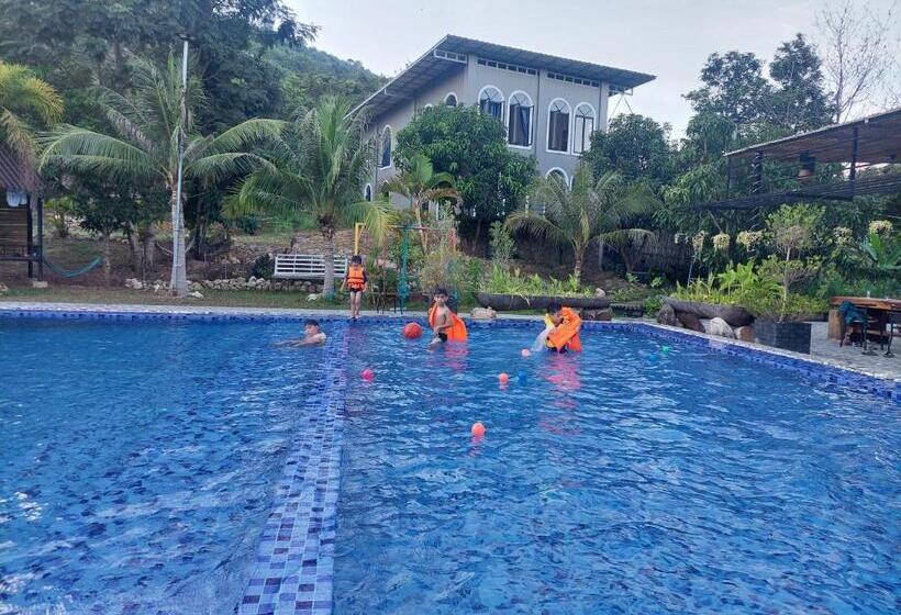 اتاق استاندارد با چشم‌انداز کوهستان, Kampot Hill Lodge