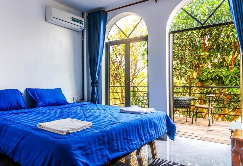 اتاق استاندارد با بالکن, Kampot Hill Lodge