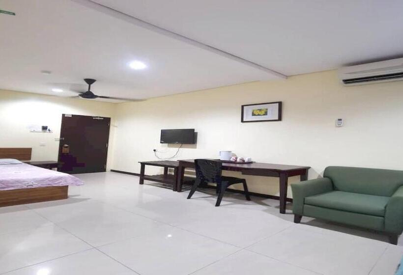 سوییت اجرایی, Oyo 90883 Pavilion Inn