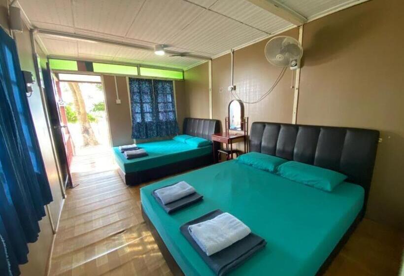اتاق استاندارد چهار تخته, Sri Sentosa Chalet