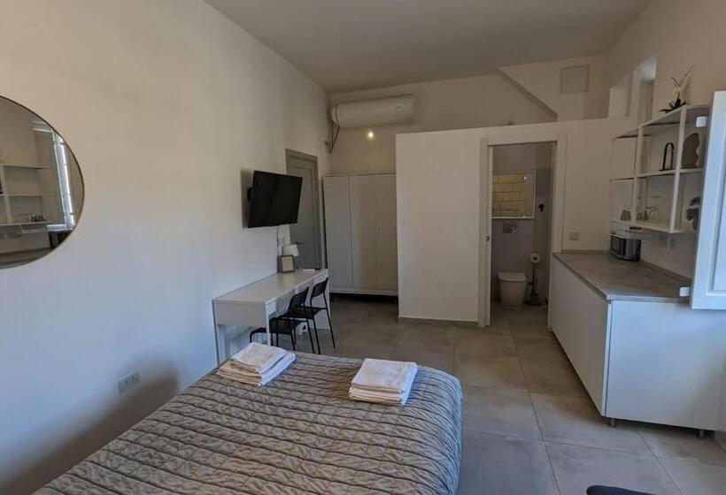 اتاق لوکس با بالکن, Casa Cospicua Knight Residency