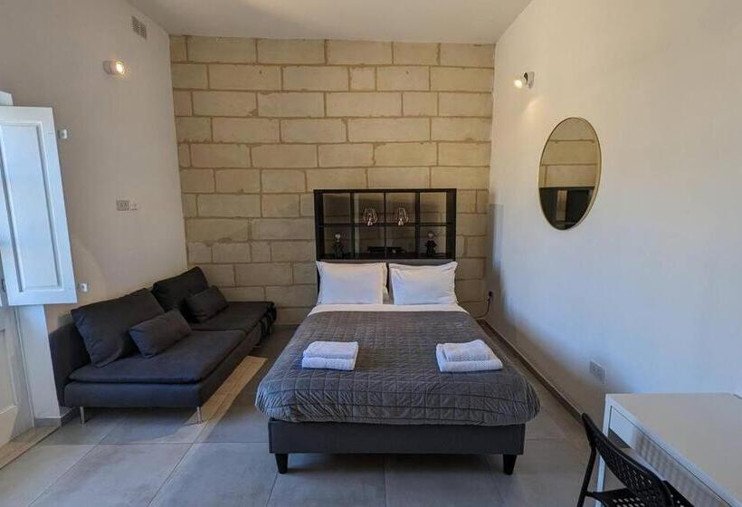 اتاق لوکس با بالکن, Casa Cospicua Knight Residency