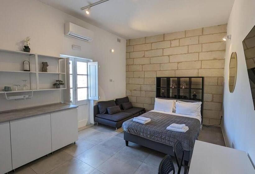 اتاق لوکس با بالکن, Casa Cospicua Knight Residency