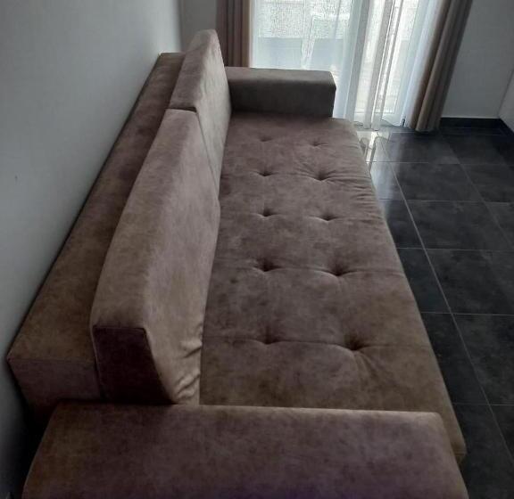اتاق خانوادگی, Ersi