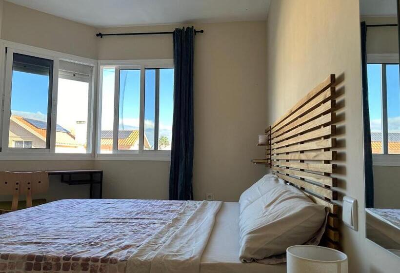 اتاق استاندارد با سرویس بهداشتی مشترک, Kauri Nomad Surf & Kite House