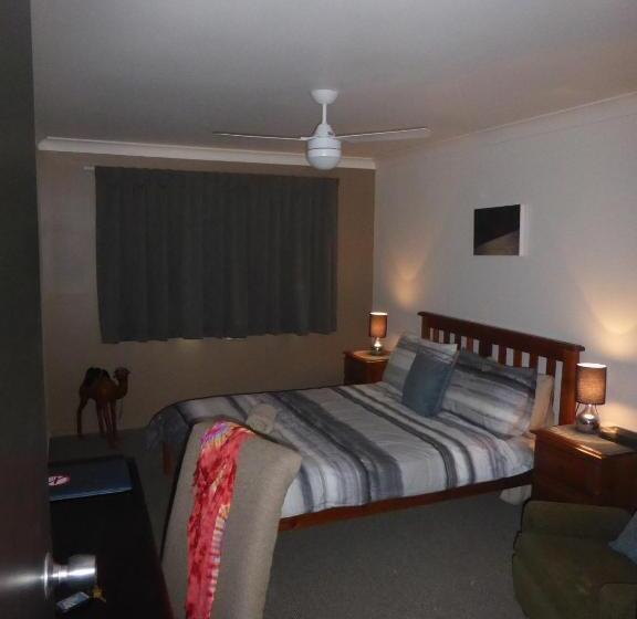 اتاق استاندارد با سرویس بهداشتی مشترک, The Edge Guest Rooms
