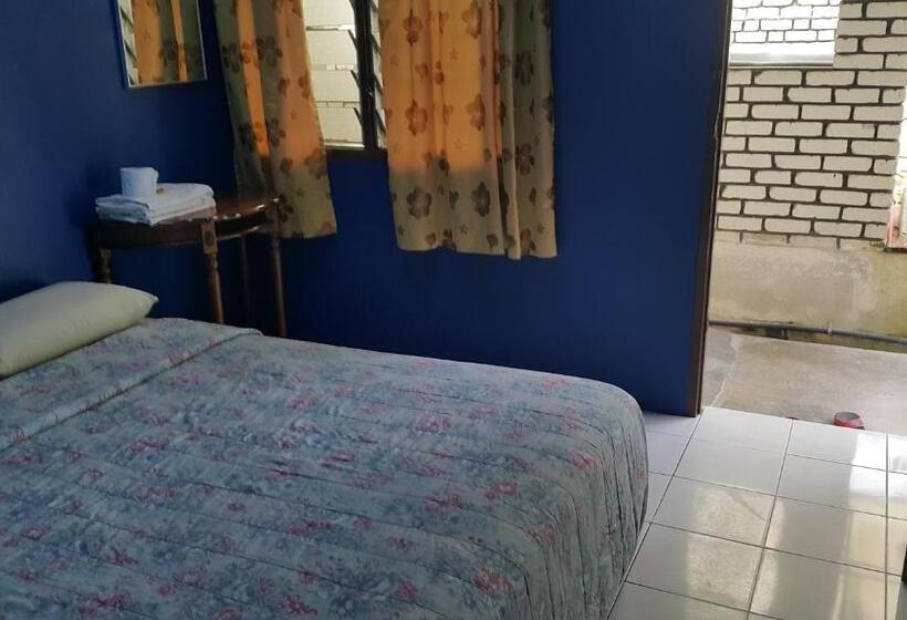 اتاق استاندارد, Alora Budget Inn