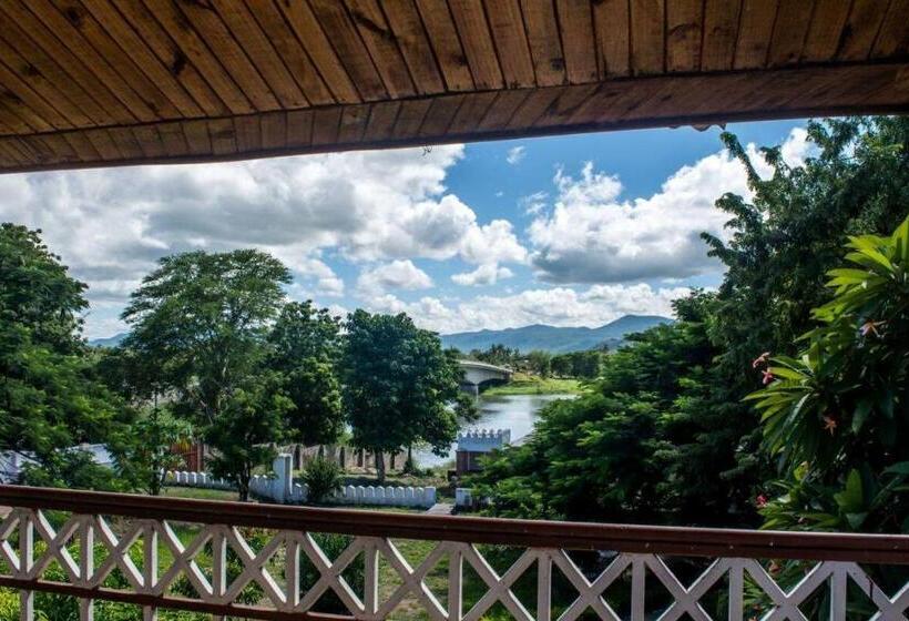 اتاق استاندارد با تخت بزرگ, Captains Villa   Where Lake Malawi And Shire River Meet, Historical Hotel At Waterfront Next To The