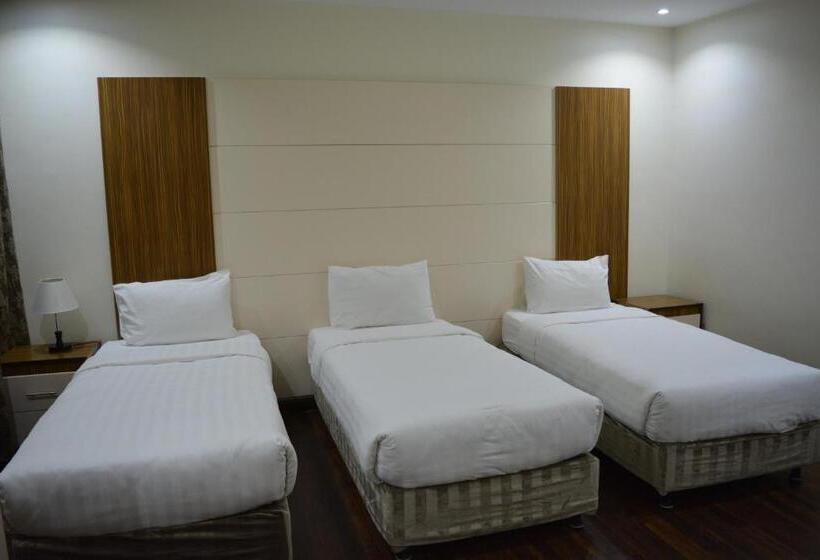 اتاق استاندارد چهار تخته, Marina Palace