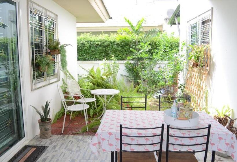 اتاق لوکس با تخت بزرگ, Modern Room At Sabai Sabai Homestay Ayutthaya