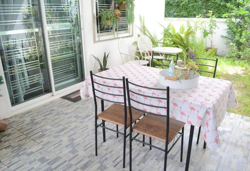 اتاق لوکس با تخت بزرگ, Modern Room At Sabai Sabai Homestay Ayutthaya