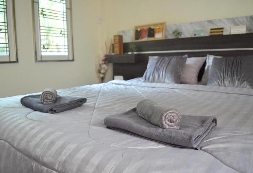 اتاق لوکس با تخت بزرگ, Modern Room At Sabai Sabai Homestay Ayutthaya