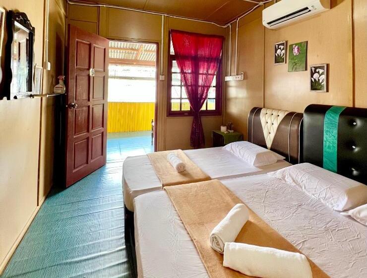 اتاق استاندارد سه نفره, Perhentian Sri Tanjung , Kampung Nelayan Pulau Perhentian