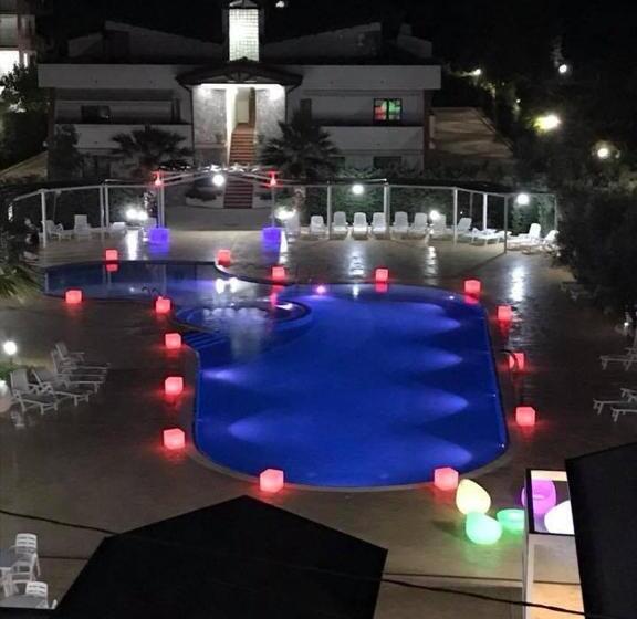 اتاق لوکس, Suite Hotel Dominicus