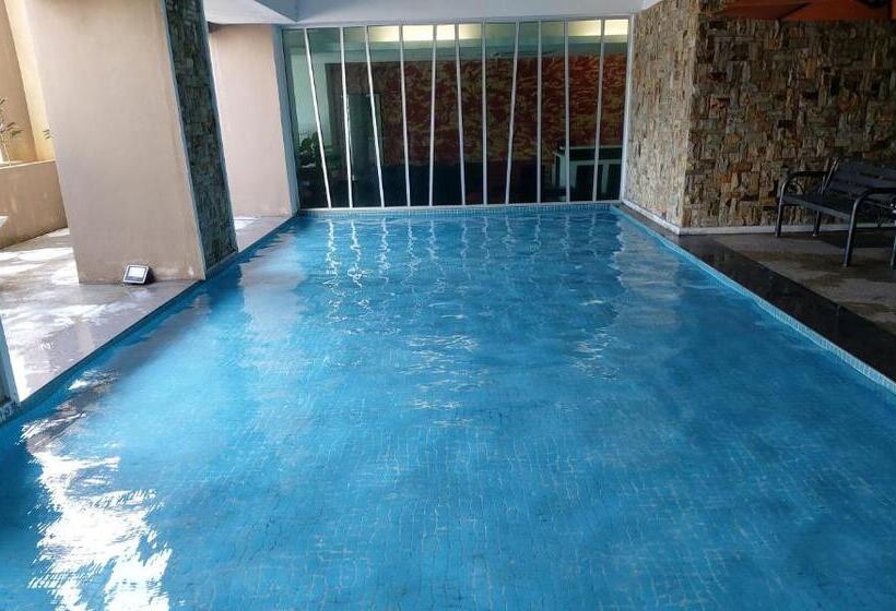 استودیوی استاندارد, The Viana Apartment 1