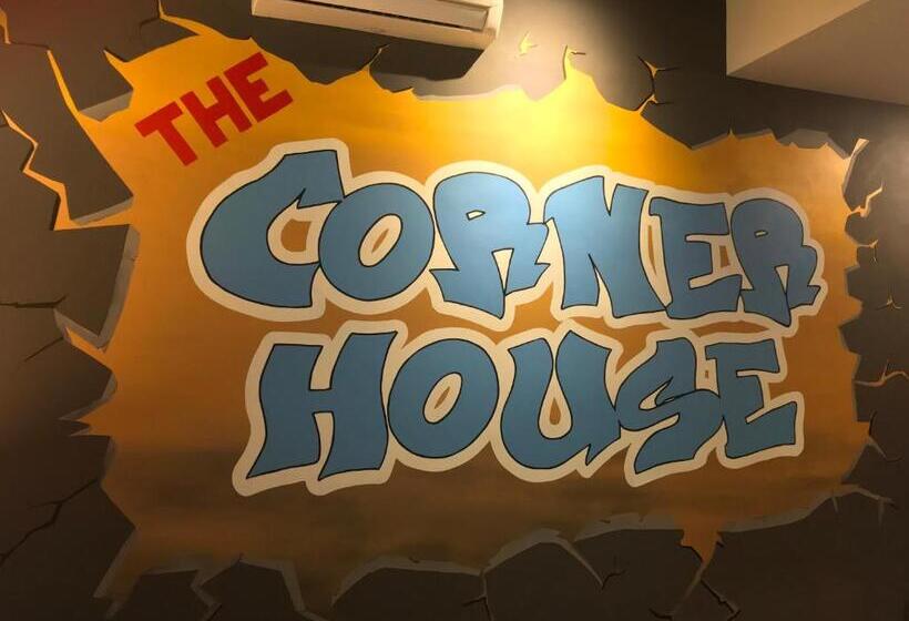 اتاق استاندارد, The Corner House