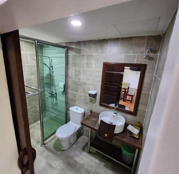 اتاق لوکس خانوادگی, Uptown Eco