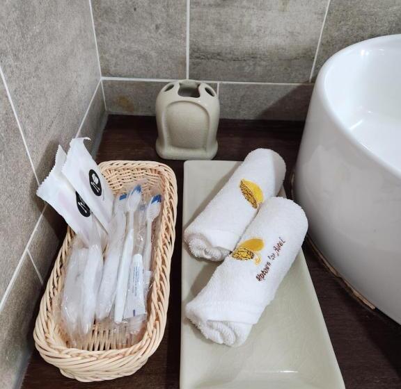 اتاق لوکس خانوادگی, Uptown Eco