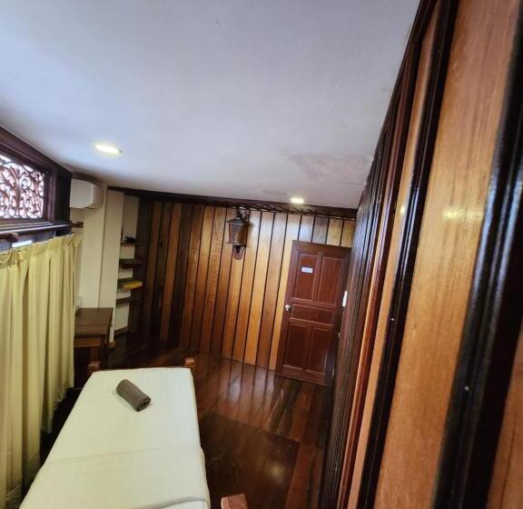 3 Bedroom Suite, Uptown Eco