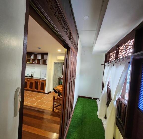 استودیوی لوکس, Uptown Eco