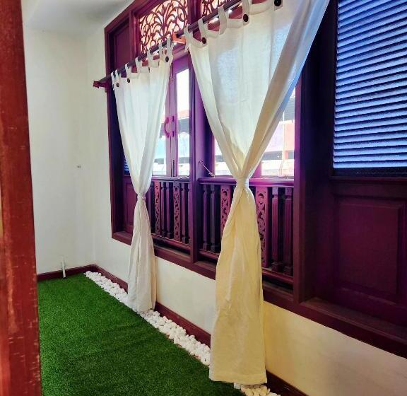استودیوی لوکس, Uptown Eco