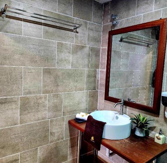 استودیوی لوکس, Uptown Eco