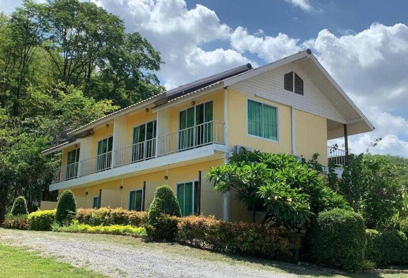اتاق استاندارد سه نفره, Maingern Maithong Resort