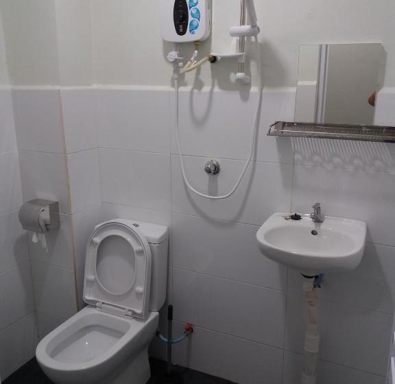 اتاق استاندارد سه نفره, Js Homestay Air Putih