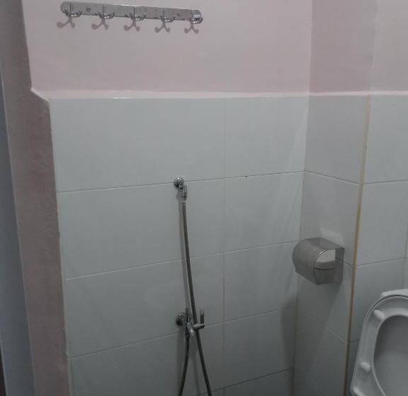 اتاق استاندارد چهار تخته, Js Homestay Air Putih