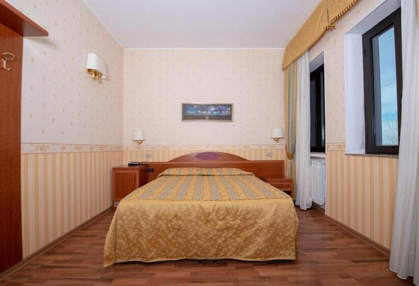 Superior room with lake view, La Carrozza D Oro
