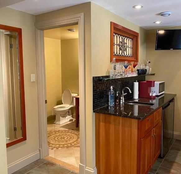 سوییت لوکس, Luxury Bachelor By Halifax Waterfront  Hot Tub