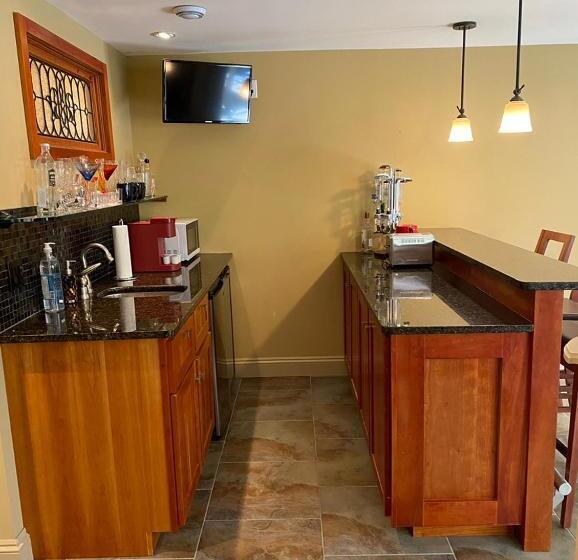سوییت لوکس, Luxury Bachelor By Halifax Waterfront  Hot Tub