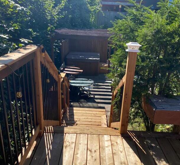 سوییت لوکس, Luxury Bachelor By Halifax Waterfront  Hot Tub