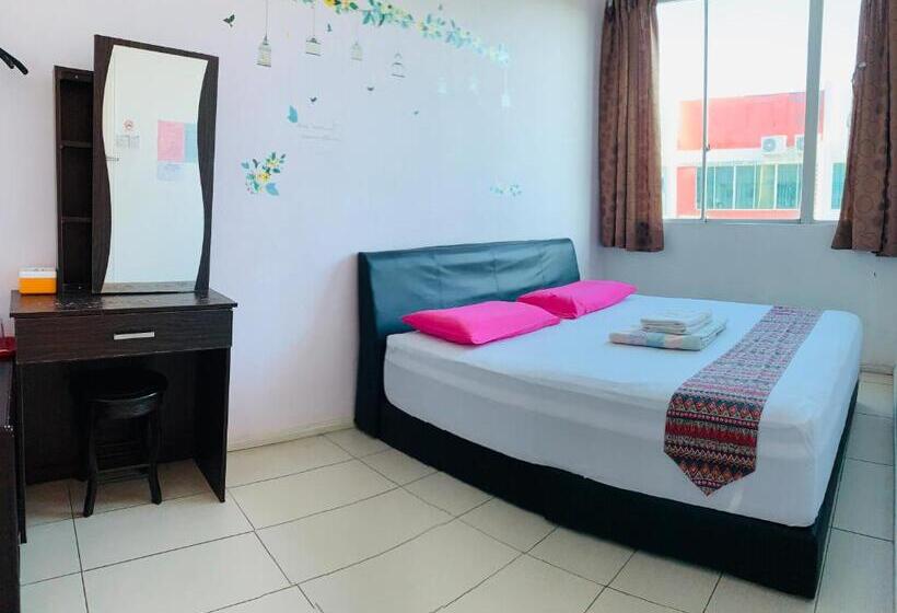 اتاق استاندارد با سرویس بهداشتی مشترک, Prima B&b Hostel