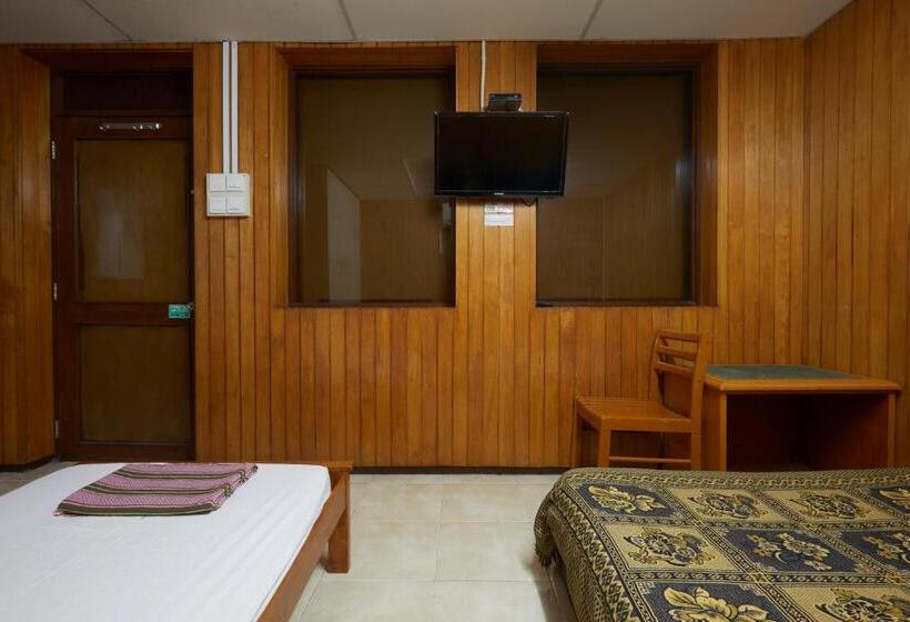 اتاق استاندارد سه نفره, Ros Heritage Motel