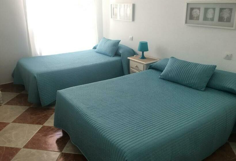 Standard Triple Room, Hostal Jomarijo