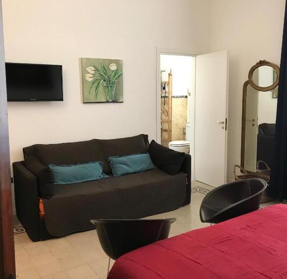 اتاق استاندارد چهارنفره با بالکن, B&b Nike   Rooms Only