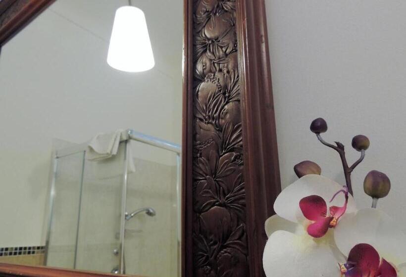 اتاق استاندارد با بالکن و چشم‌انداز دریا, B&b Nike   Rooms Only