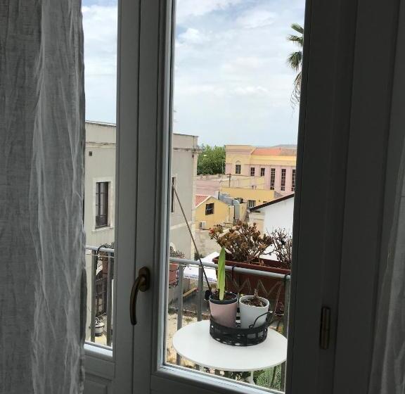 اتاق استاندارد با بالکن و چشم‌انداز دریا, B&b Nike   Rooms Only