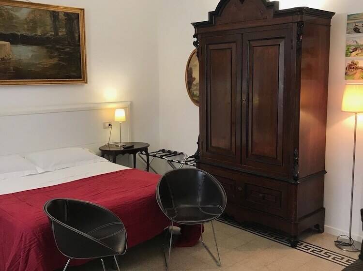 اتاق استاندارد چهارنفره با بالکن, B&b Nike   Rooms Only