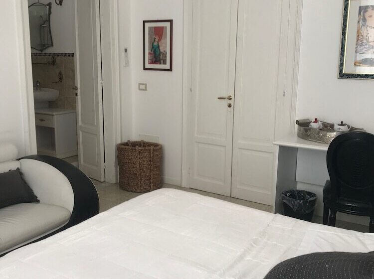 اتاق استاندارد با بالکن و چشم‌انداز دریا, B&b Nike   Rooms Only