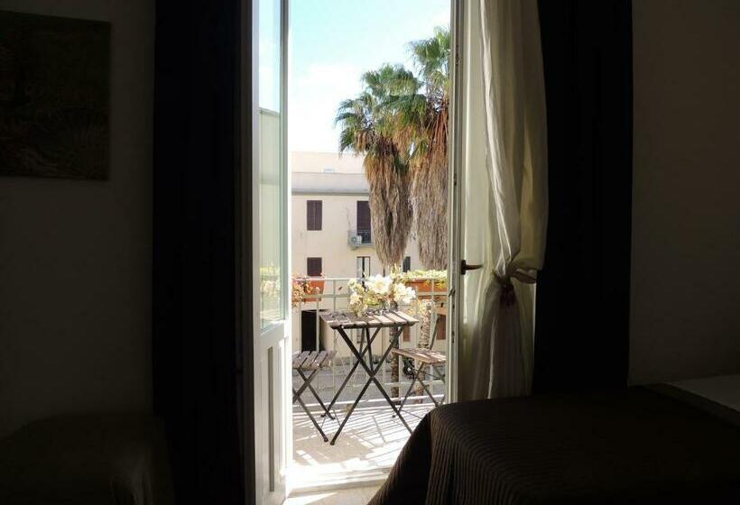 اتاق استاندارد چهارنفره با بالکن, B&b Nike   Rooms Only