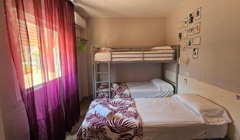 スタンダードトリプルルーム, Hostal La Cabaña