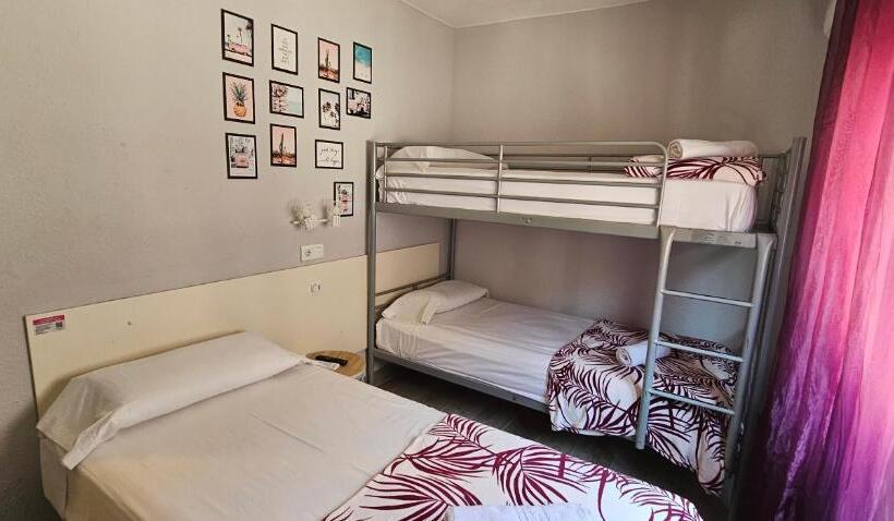 スタンダードトリプルルーム, Hostal La Cabaña