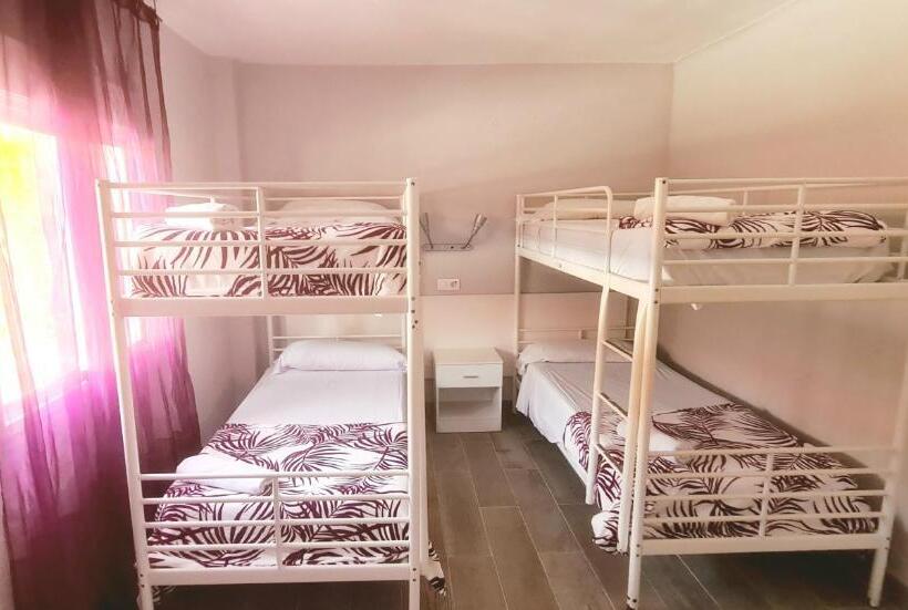 スタンダード４人部屋, Hostal La Cabaña