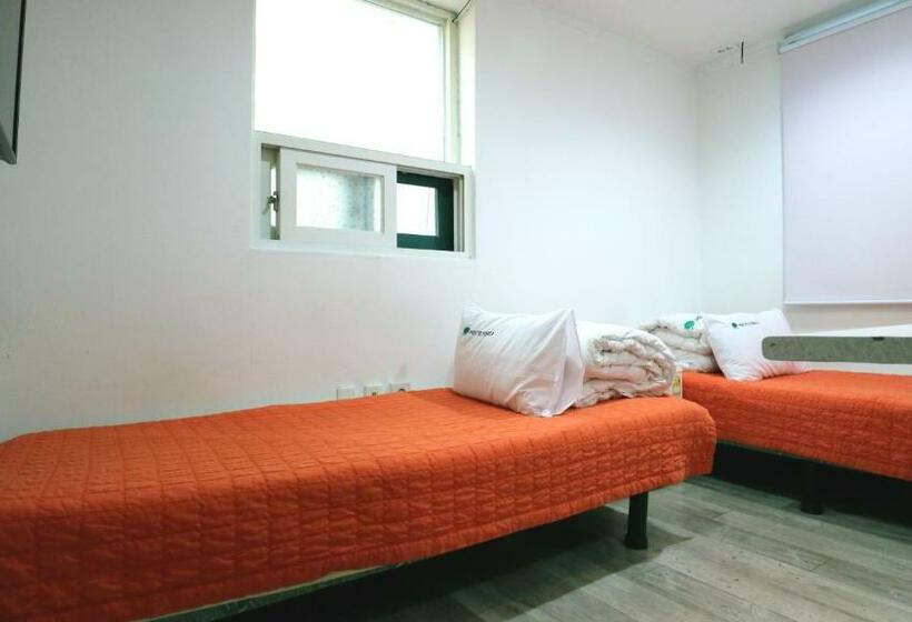 اتاق استاندارد با سرویس بهداشتی مشترک, Hostel Korea Original
