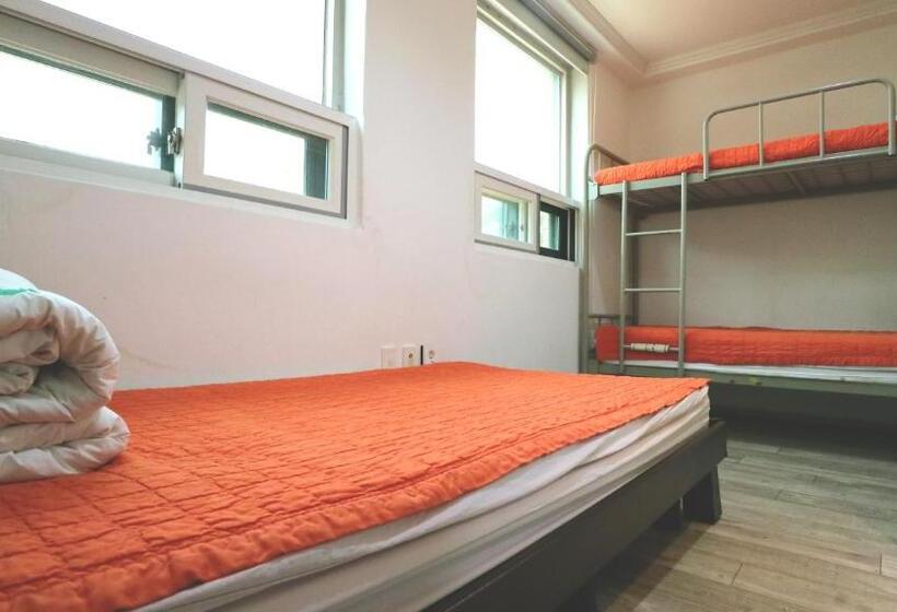 اتاق استاندارد سه تخته با سرویس بهداشتی مشترک, Hostel Korea Original