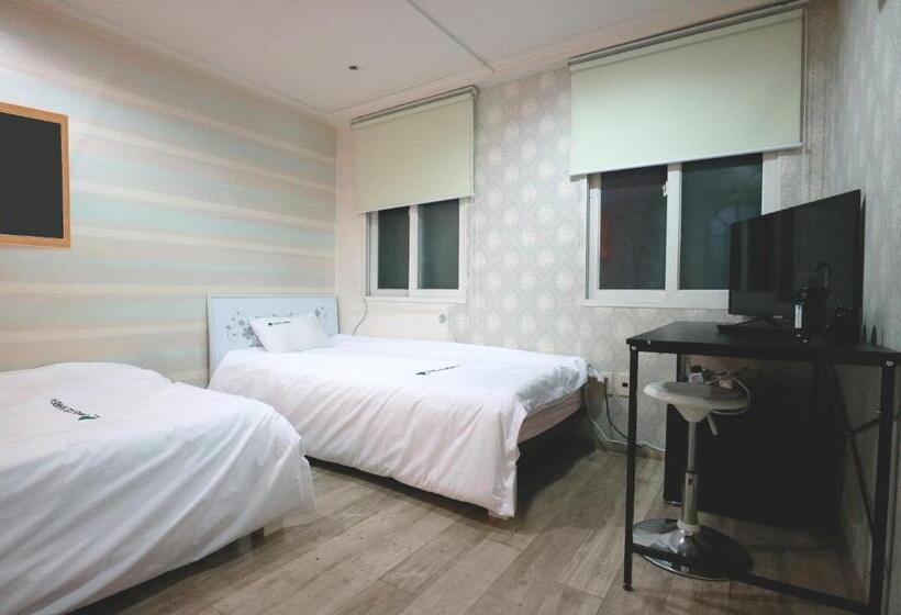 اتاق استاندارد سه تخته با سرویس بهداشتی مشترک, Hostel Korea Original
