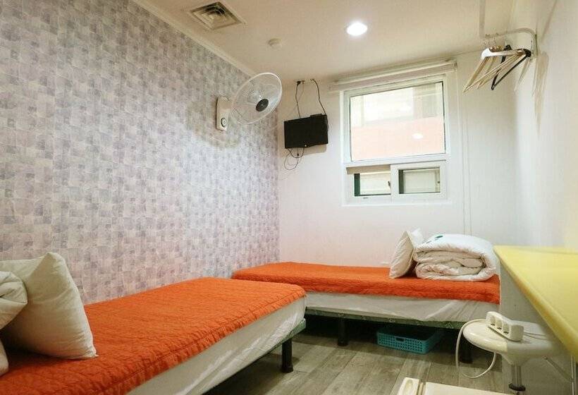 اتاق استاندارد با سرویس بهداشتی مشترک, Hostel Korea Original